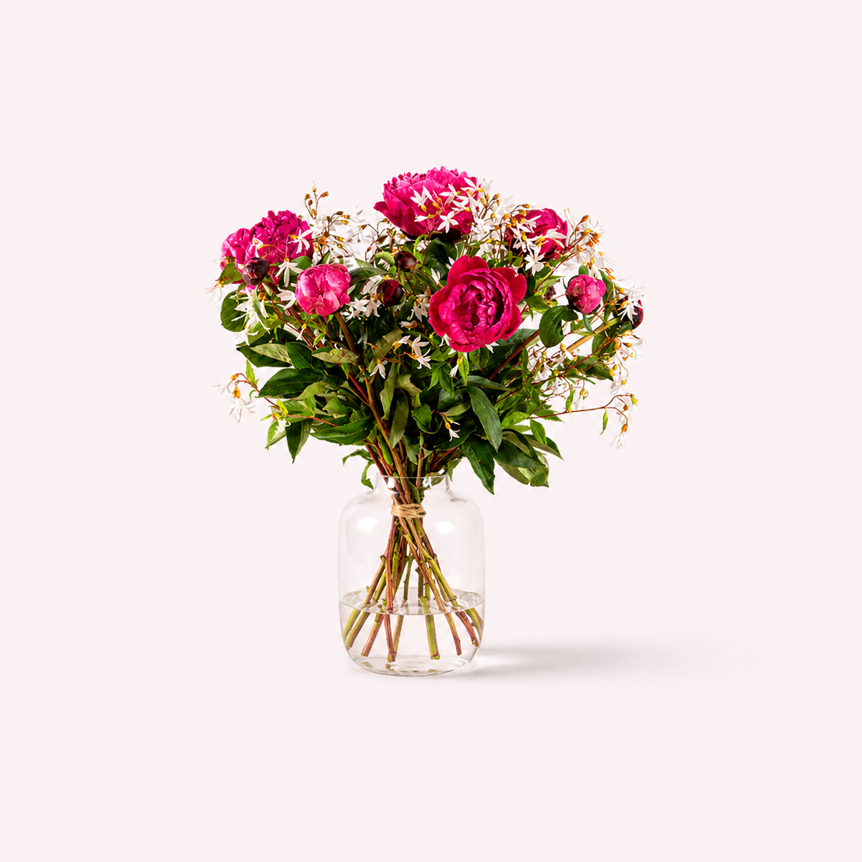 Pioenboeket met andere bloemen